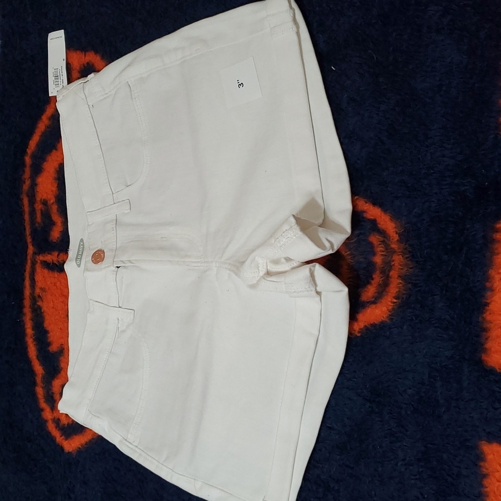 OLD NAVY Women short 6 White NWT